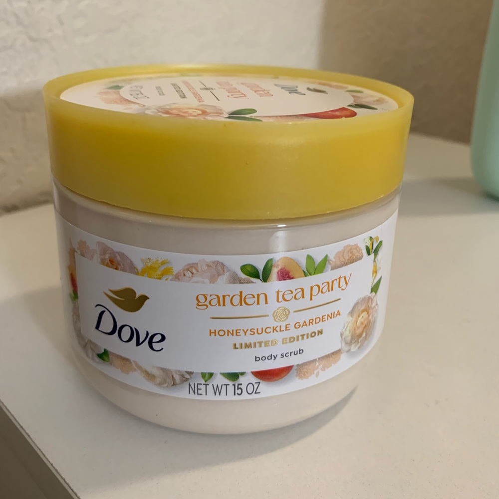 Dove Limited Edition Garden Tea Party Honeysuckle Gardenia Body Scrub